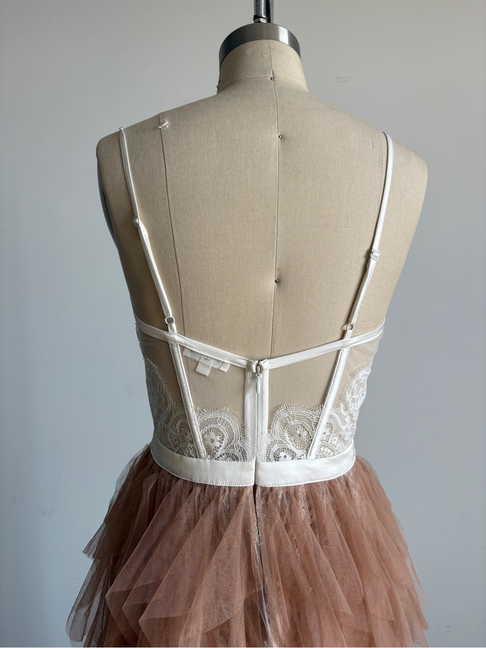 New For Love And Lemons White Lace Bodice with Blush Tiered Tulle Maxi Sz Small - Picture 7 of 11